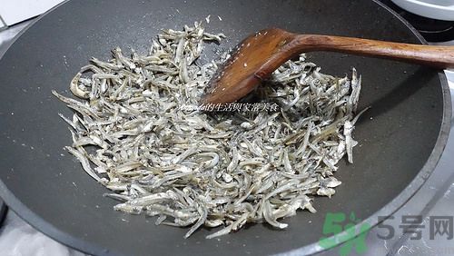 小魚干怎么炒好吃？蜜汁小魚干的做法