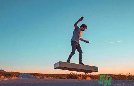 Hoverboard懸浮滑板國(guó)內(nèi)多少錢？懸浮滑板在哪可以買？