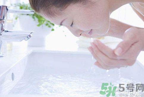 洗臉用冷水還是熱水好？用冷水洗臉好不好？