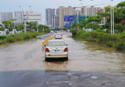 路面雨水多深車輛不宜通行？車輛在雨水中行駛要注意什么？