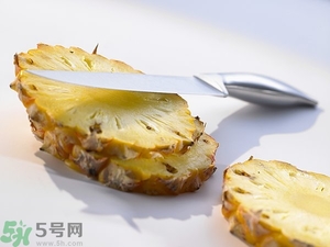 早上起來(lái)吃菠蘿好嗎？早餐吃菠蘿好嗎？