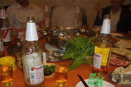 吃火鍋能喝啤酒嗎？吃火鍋喝啤酒對(duì)身體好嗎？