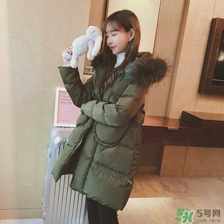 小個(gè)子女生適合穿什么羽絨服？個(gè)子矮的女生適合什么羽絨服