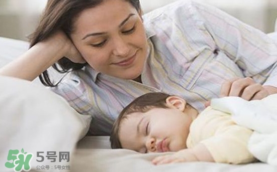 孩子為什么喜歡趴著睡覺(jué)？孩子為何老愛(ài)趴著睡