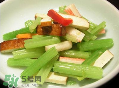 芹菜怎么炒好吃？芹菜怎么炒不苦