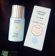 蘇菲娜藍小花和白小花哪個好？sofina蘇菲娜藍小花和白小花對比