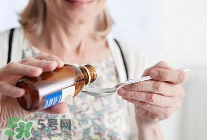 感冒藥和消炎藥能一起吃嗎？感冒藥吃多了會怎樣