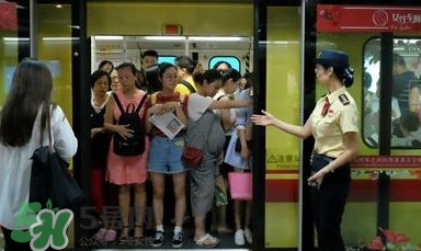 為什么開設(shè)女性車廂？應(yīng)不應(yīng)該開設(shè)女性車廂