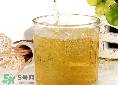 菠蘿啤是碳酸飲料嗎？菠蘿啤不能和什么一起吃？