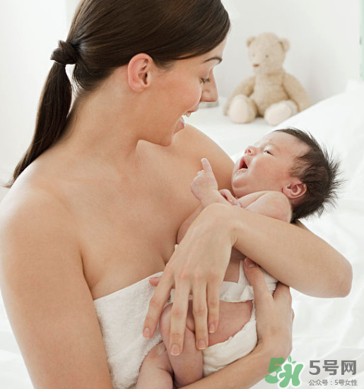 新生兒母乳喂養(yǎng)腹瀉需要換奶粉喂嗎？