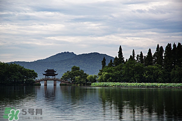 8月份去杭州穿什么？八月份去杭州穿什么衣服