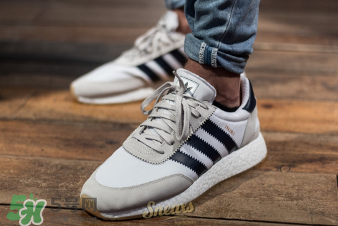 adidas iniki runner上腳效果怎么樣？阿迪達斯復(fù)古跑鞋好看嗎？