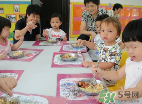 寶寶不去幼兒園可以嗎？寶寶可以不上幼兒園嗎？