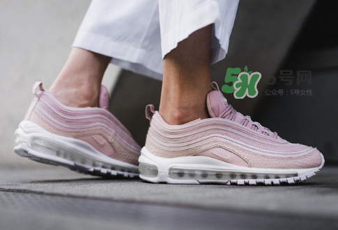 nike air max 97粉色蛇皮怎么樣_上腳效果好看嗎？