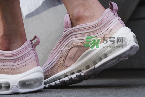 nike air max 97粉色蛇皮怎么樣_上腳效果好看嗎？