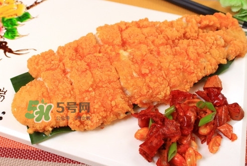 金鱒魚清蒸為什么變黑？食用金鱒魚有什么好處