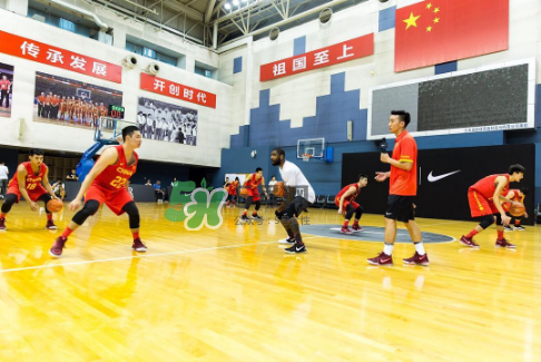 歐文同款黑白鴛鴦夜光kyrie 3怎么定制_在哪里買(mǎi)？