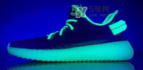 adidas yeezy boost 350 v2黃斑馬是夜光的嗎？