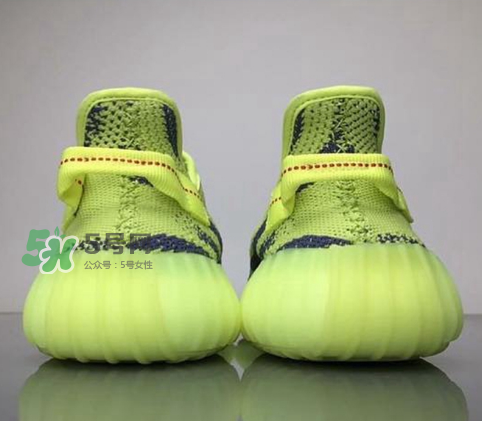 adidas yeezy boost 350 v2黃斑馬是夜光的嗎？