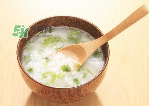 苦瓜粥的營(yíng)養(yǎng)價(jià)值_苦瓜粥的功效與作用及飲食禁忌