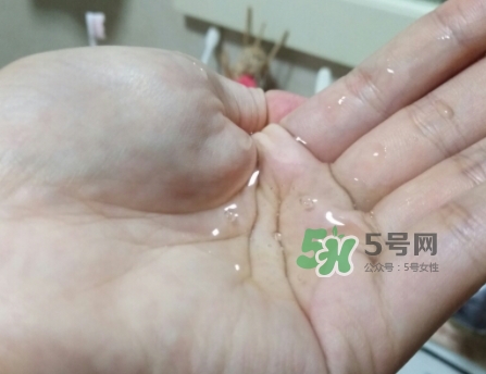 御泥坊水潤茶萃微囊黑面膜怎么用？