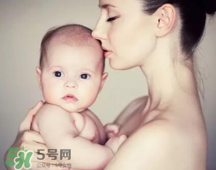 母乳到什么時(shí)候就沒(méi)營(yíng)養(yǎng)了？母乳什么時(shí)候斷最好？