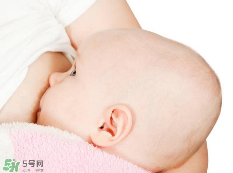 母乳喂養(yǎng)的寶寶大便怎樣正常？母乳喂養(yǎng)的寶寶需要補(bǔ)鈣嗎？