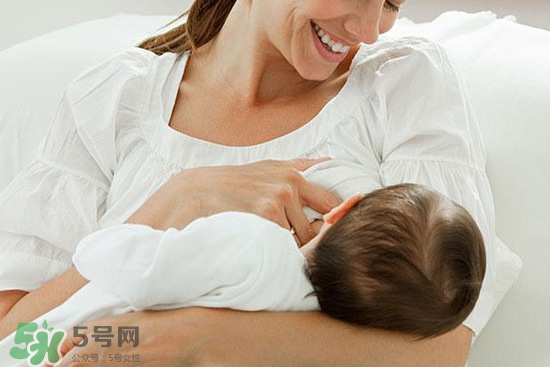 母乳到什么時(shí)候就沒(méi)營(yíng)養(yǎng)了？母乳什么時(shí)候斷最好？