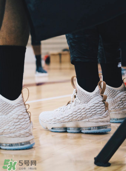 nike lebron 15 ghost什么時候發(fā)售_多少錢？