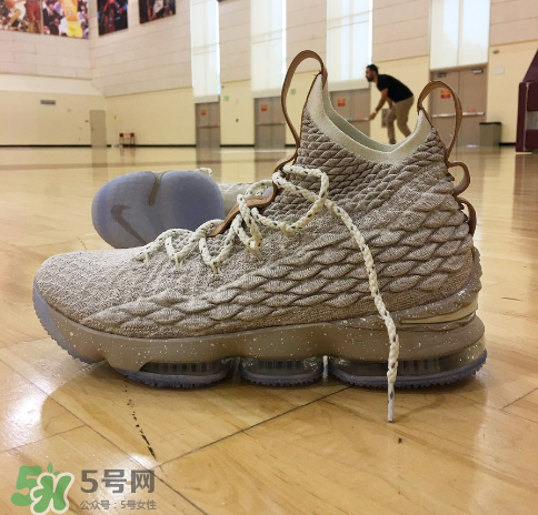 nike lebron 15 ghost實(shí)物細(xì)節(jié)怎么樣？