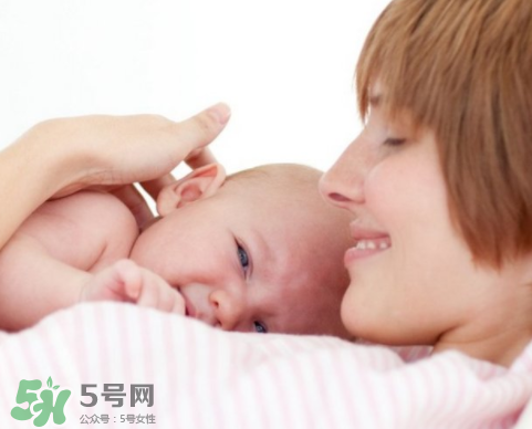 母乳寶寶一天大便幾次正常？母乳寶寶排便情況介紹