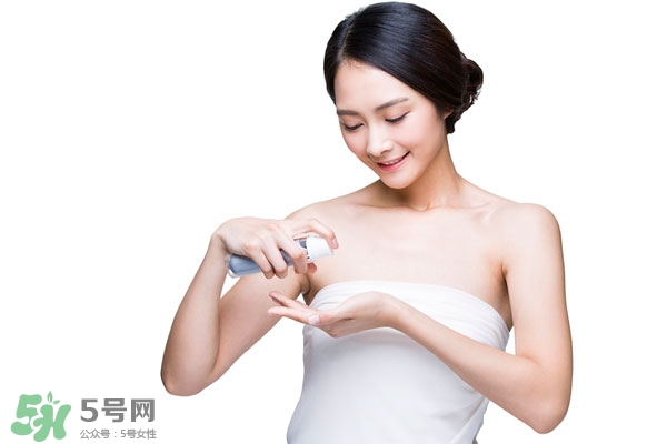 粉底液和乳液一樣的嗎 乳液和粉底液的區(qū)別