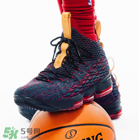 nike lebron 15 cavs實(shí)物什么樣？