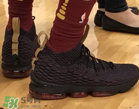 nike lebron 15 cavs實(shí)物什么樣？