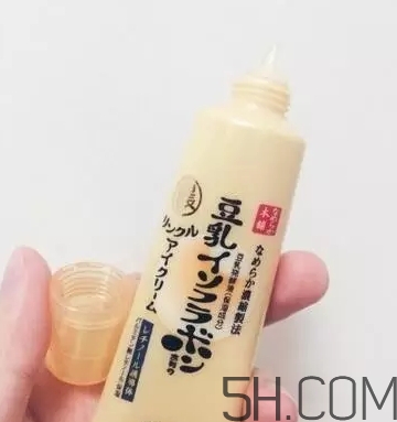 眼霜用在水乳之前還是之后？眼霜和水乳使用的順序