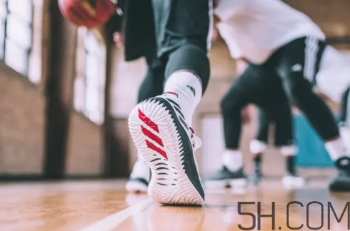 adidas dame 4多少錢(qián)？阿迪達(dá)斯利拉德四代上腳效果