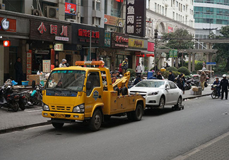 汽車拖車費能報嗎？汽車的前后拖車孔怎么打開？