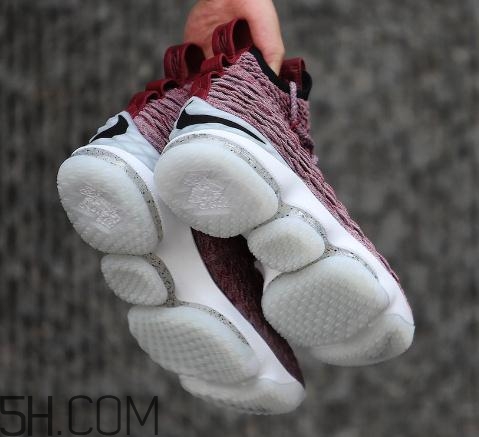 nike lebron 15 wine紅酒配色發(fā)售時間_多少錢？