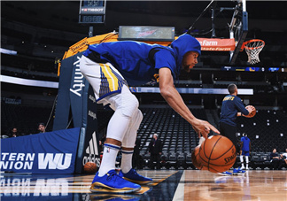 under armour curry 4 low勇士隊藍(lán)金配色會發(fā)售嗎？