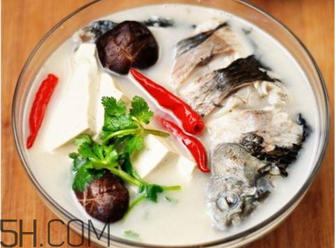 鯽魚(yú)湯是涼性的嗎 鯽魚(yú)湯是熱性還是涼性