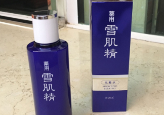 雪肌精化妝水盈潤(rùn)型成分是什么？會(huì)使皮膚變薄嗎？