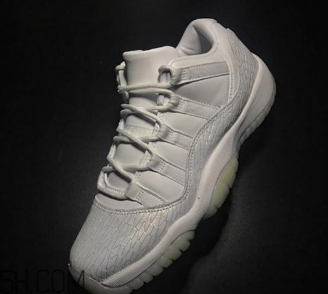 air jordan 11 low爆裂白蛇真假鑒定_真假對比