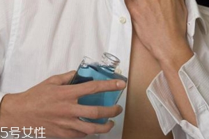 男士香水什么時候噴最好？出門前二十分鐘