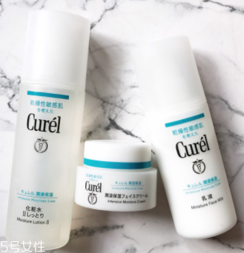 Curel乳霜早晚都能用嗎？夜間用最好