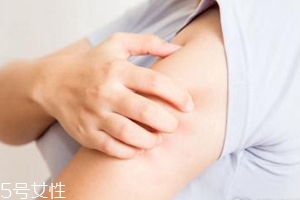 身體皮膚干燥用什么護膚品？這些身體乳拯救爆皮掉屑