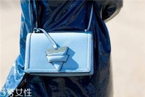 loewe是幾線品牌？時尚界的it bag