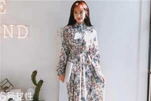 碎花連衣裙搭配什么鞋子？玩轉(zhuǎn)復(fù)古甜美