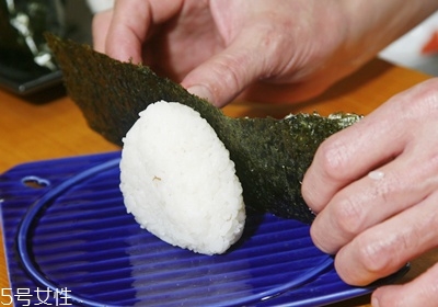 三角海苔飯團怎么包 海苔基本4種包法