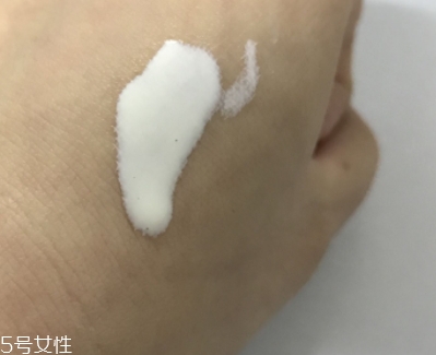 防曬乳可以當隔離用嗎？不可用在妝前