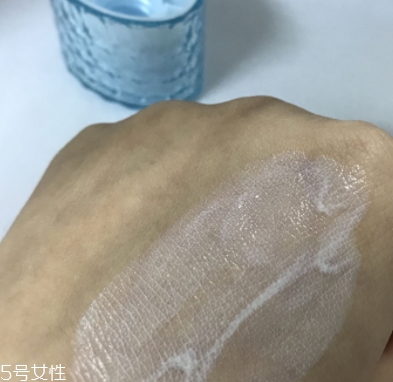 防曬乳可以當隔離用嗎？不可用在妝前